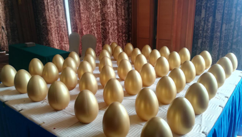 Ӣ���F����Ľ�(j��ng)�N�̕��h �Aʾؔ��ʢ��