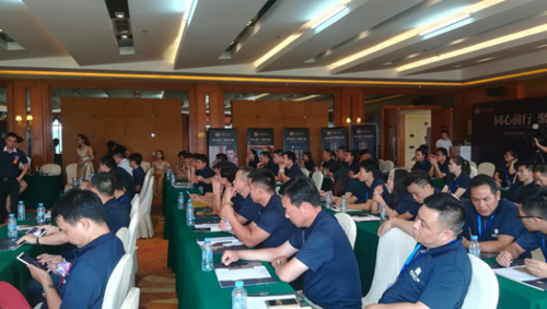 Ӣ���F����Ľ�(j��ng)�N�̕��h �Aʾؔ��ʢ��