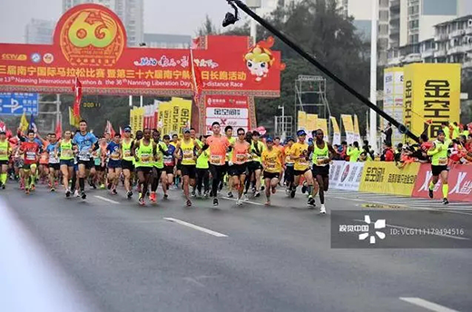 ������ˮ�����ό��R���� ���Gɫ�h(hu��n)���M(j��n)�е���