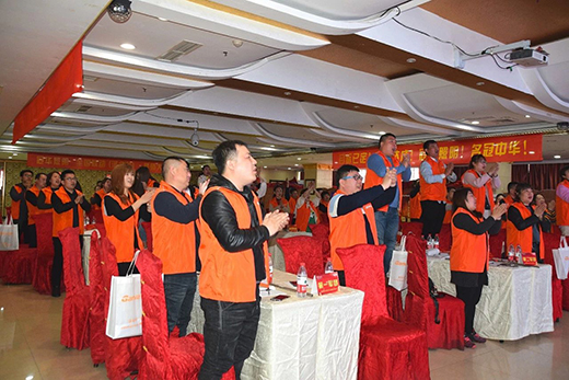 ���A�����K�˱��ƺӱ�վ���M����������������ǰ��