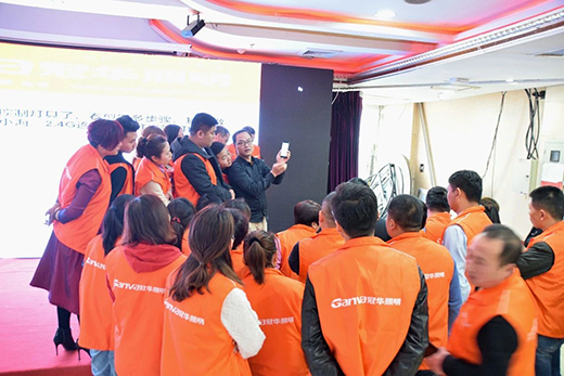 ���A�����K�˱��ƺӱ�վ���M����������������ǰ��