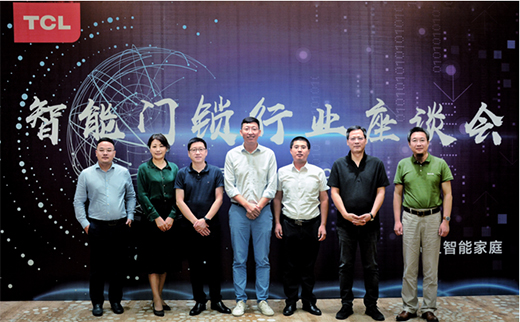 ���ܼҾ��ИI(y��)���뾮�����l(f��)����TCL�����T�i���Z�șC