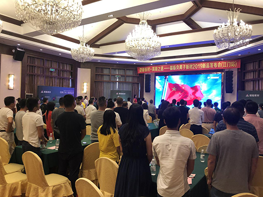 ���R��ģ�׌������ĳɞ���ĸ߶�֮�x