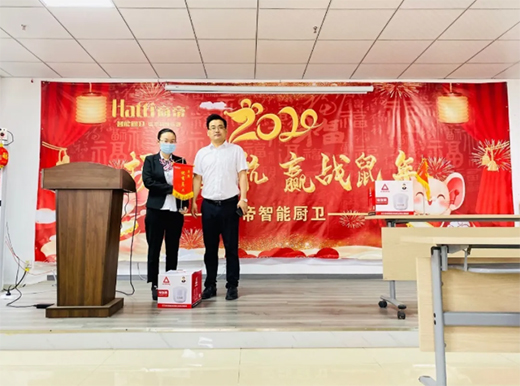 �R�ąf(xi��)����ͬ�۹���(j��)���̵����܏N�l(w��i)���·݆T�����ô��(hu��)