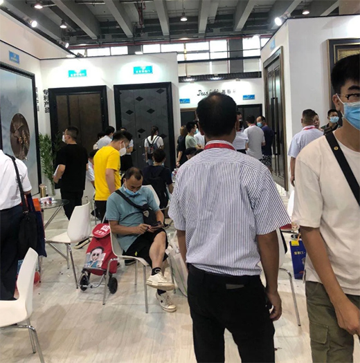 ܊��(qi��ng)�T�I(y��)չ�d�𱬣���Ʒ���I(l��ng)�ИI(y��)�r(sh��)�г���