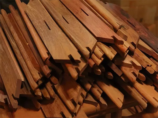 ���ϼtľ������t��֦����ľ�ĳ���tɫ����t��֦һ�㎧���ζ