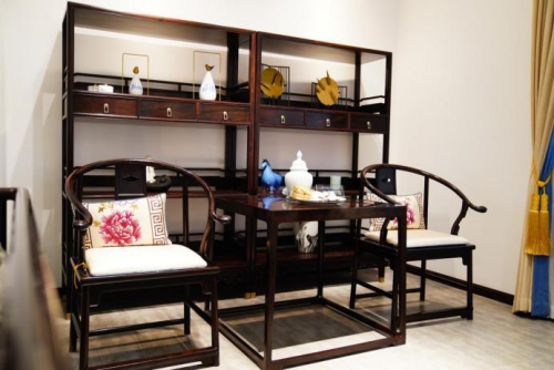 打破傳統(tǒng)紅木印象，明堂將重新引領(lǐng)中式時尚