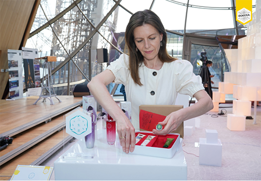 登時(shí)尚之巔，三生花盛放巴黎!