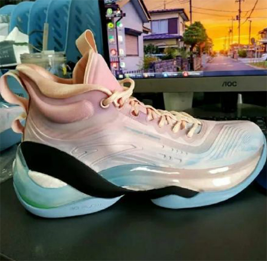 安踏KT7細(xì)節(jié)曝光!我的碳板很大，你忍一下