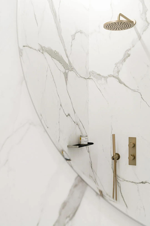 簡(jiǎn)約風(fēng)的兩室一廳，臥室用木飾面做背景太有范了!