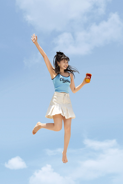 瑞幸閃光橙橙冰萃咖啡“橙意”上線：咖啡馥郁橙汁甜美，超夏天～