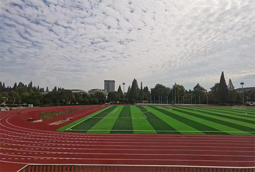 在天氣條件惡劣的情況下如何維護(hù)塑膠跑道?