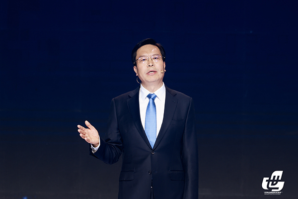 蒙牛集團(tuán)李鵬程：天生要強(qiáng)世界?！驹谑澜缥枧_(tái)中央為國(guó)爭(zhēng)光