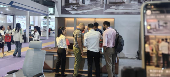 向氏鑫源亮相上海家博會：辦公家具新升級，共繪美好藍圖